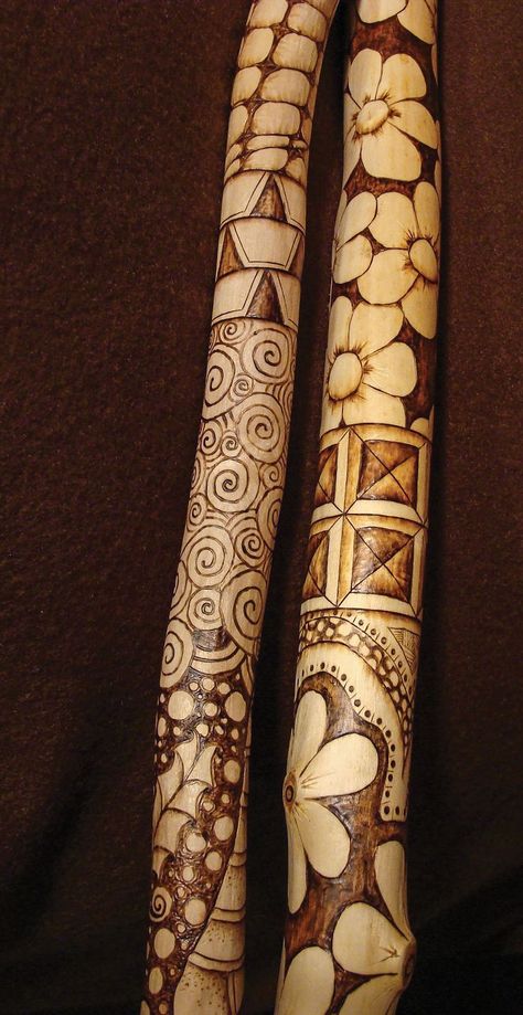 Pyrogravure Handmade Walking Sticks, Hand Carved Walking Sticks, Wood Burn Designs, Canes And Walking Sticks, Wooden Walking Sticks, Stick Art, Walking Sticks And Canes, Hiking Sticks, Wood Burning Crafts