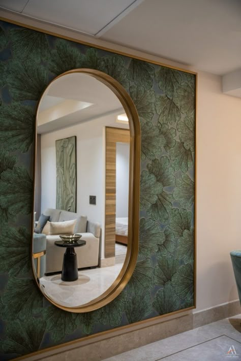 Looking Mirror Design, Dressing Table For Small Space, Statement Mirrors, Mirror Panelling, Tropical Spa, Apartment Video, Mirror Interior Design, Wallpapers Home, Urban Apartment