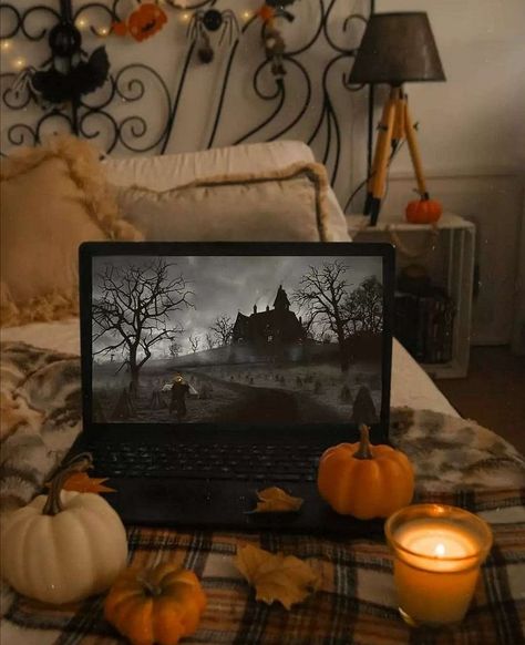 Pumpkins And Candles, Herbst Bucket List, Wallpaper Ipad, Halloween Vibes, Season Of The Witch, Fall Inspo, Cozy Autumn, Fall Feels, Autumn Vibes