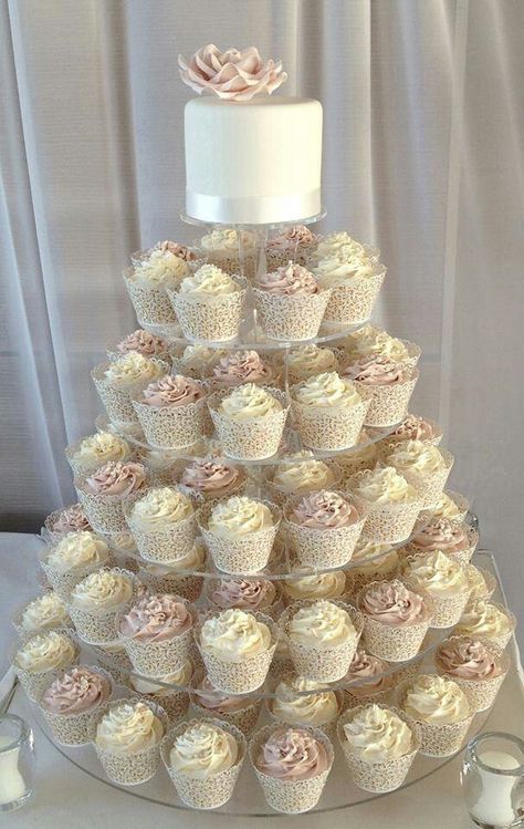 Vintage Wedding Cupcakes, Wedding Cupcake Display, Desert Bar, Cupcake Tower Wedding, Desert Ideas, Wedding Desert, Summer Garden Wedding, Winter Wedding Cake, Romantic Ideas