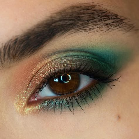 Natasha Denona I Need A Warm Palette, Earth Tone Eye Makeup, Dark Teal Eyeshadow Looks, Natasha Denona Zendo Palette Looks, Army Green Makeup Looks, Zendo Palette Looks, Green And Silver Eyeshadow, Green And Orange Makeup, Natasha Denona Zendo Palette