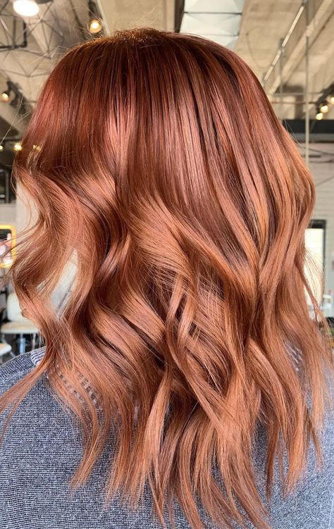 Copper Rose Hair Colour, Copper Hair Colour, Copper Hair Copper Gold Hair, Copper Hair Colour, Copper Rose Gold Hair, Golden Copper Hair, Rose Hair Color, Redhead Model, Hair Colour Ideas, Gold Hair Colors, Hair Color Rose Gold