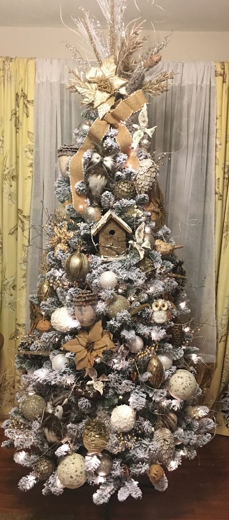 Winter Woods Christmas Tree, Wood Land Theme Christmas Tree, Christmas Tree Ideas Nature Theme, Christmas Tree Woodland Animals, Woodland Animals Christmas Tree Ideas, Woodland Xmas Trees, Woodland Gnome Christmas Tree, Wood Themed Christmas Tree, Woodsy Christmas Tree Topper