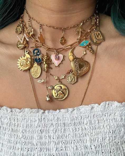 necklace stacks Necklace Stacks, Necklace Stack, Costume Necklaces, Dope Jewelry, Pretty Clothes, Pretty Outfits, Fashion Inspo, Necklaces, Pink