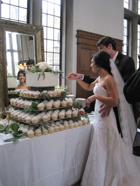 Wedding Cake 300 People, Wedding Cake And Cupcake Display Elegant, Wedding Cake With Cupcakes Display, Wedding Cake And Cupcake Table, Cupcake Display Ideas Wedding, Wedding Cake And Cupcake Display, Wedding Cupcake Towers, Wedding Cupcake Table, Wedding Cake With Cupcakes