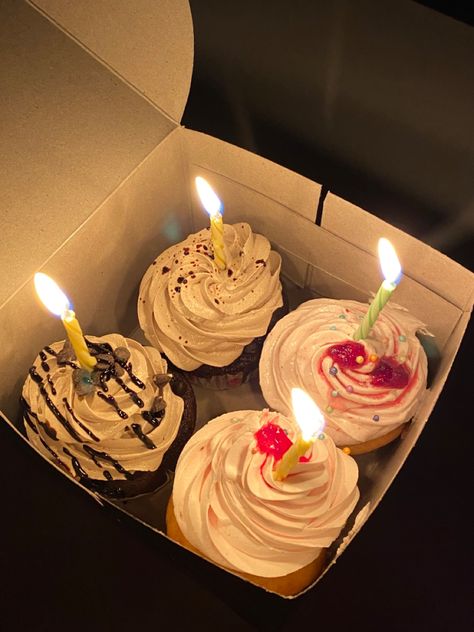 Birthday Cupcakes Aesthetic, Cupcakes With Candles, Post Birthday Celebration, Cupcake Aesthetic, Cake Snap, Cupcakes Aesthetic, Birthday 27, Cake Story, Realistic Cakes