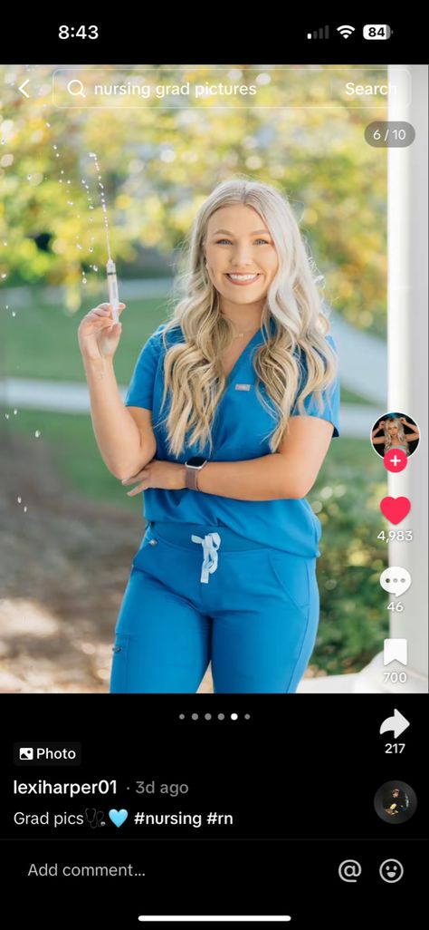 First Iv Picture Nursing School, Health Care Graduation Pictures, Nurse Friends Pictures, Med School Acceptance Photoshoot, Phlebotomy Pictures, Grad Photoshoot Nursing, Senior Nursing Student Pictures, Nursing Students Graduation Pictures, Nursing School Graduation Pictures With Family