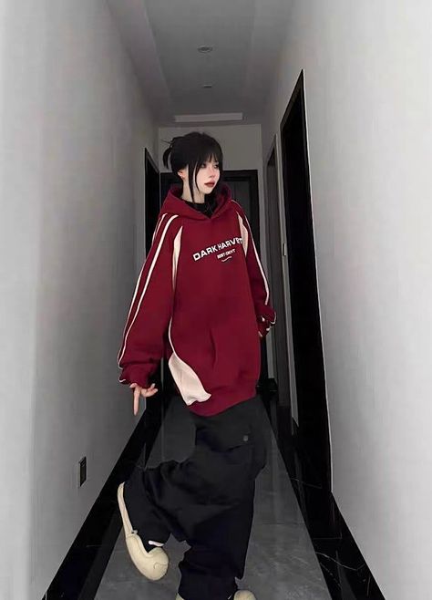 Black Oversized Outfit, Aesthetic Oversized Hoodie, Red Hoodie Outfit, Baggy Clothes Aesthetic, Black Oversized Hoodie, Clothes Baggy, Oversized Hoodie Outfit, Baggy Clothing, Black And Red Hoodie