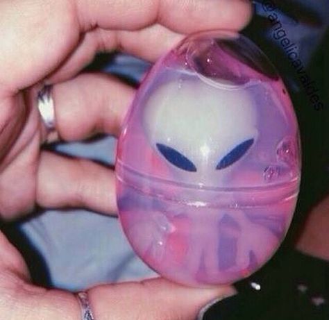 Alien egg. Aesthetic Alien, Space Grunge, Alien Face, Alien Aesthetic, Alternative Grunge, Arte Alien, Soft Grunge, Grunge Aesthetic, Pastel Goth