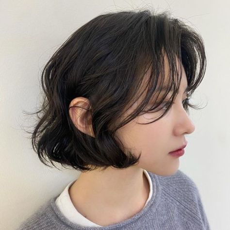 Thicken Fine Hair, Shaggy Bob Hairstyles, Messy Haircut, Chin Length Haircuts, Hair Adviser, Chin Length Bob, Straight Blonde Hair, Chin Length Hair, Natural Wavy Hair