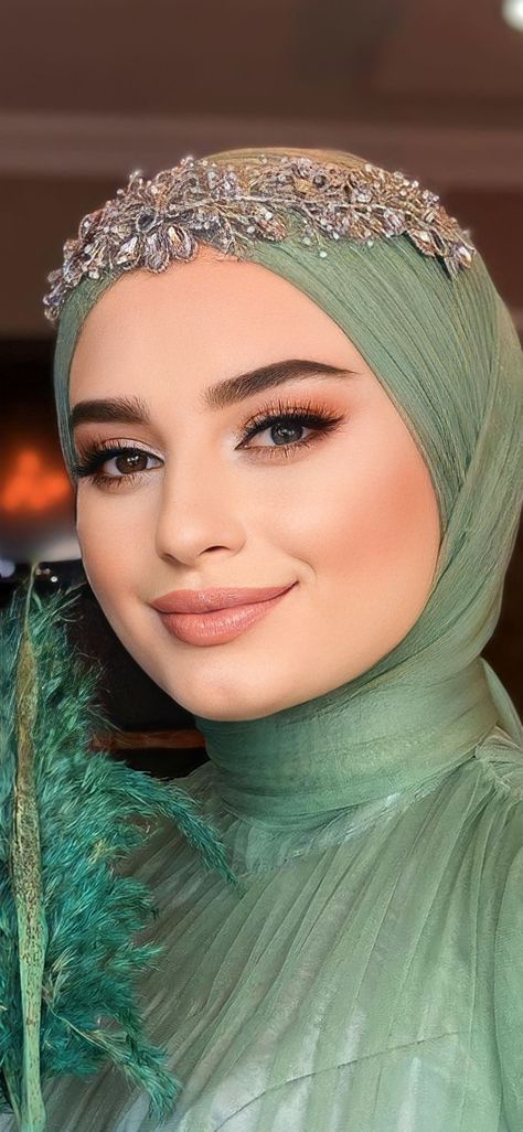 Bride Hijab Style, Bride Makeup Natural, Turkish Bride, Hijabi Wedding, Bridal Hijab Styles, Wedding Hijab Styles, Bride Hijab, Hijabi Brides, Hijab Makeup