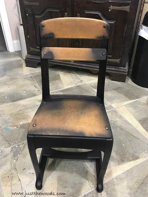 Old School Chairs Makeover, Painted Wood Chairs Ideas, School Chair Makeover, Painted Kids Chairs, Painted Wood Chairs, Vintage School Chairs, Metal Bistro Chairs, Hand Painted Chairs, Wood School