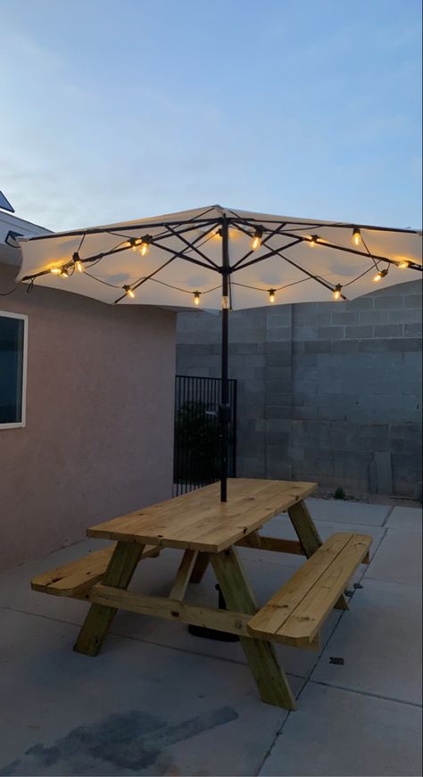 Restaurant Outdoor Seating Ideas Patio, Umbrella Lights Patio, Outdoor Sitting Area Ideas Restaurant, Umbrella Tables Outdoor, Picnic Table Ideas Outdoor, Patio Restaurant Ideas, Garden Umbrella Ideas, Picnic Table Backyard, Picnic Table Umbrella