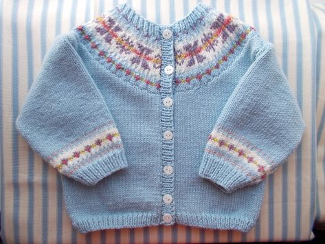 Fair Isle Cardigan Pattern Free Knitting, Debbie Bliss Patterns Free, Debbie Bliss Patterns, Punto Fair Isle, Baby Fair, Baby Cardigan Pattern, Baby Boy Knitting Patterns, Baby Sweater Patterns, Baby Pattern