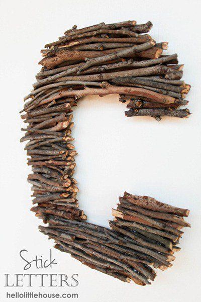 branches + sticks monogram letter Stick Letters, Rama Seca, The Letter C, Hemma Diy, Deco Nature, Boy Scout, Letter C, Decorative Letters, Fall Diy