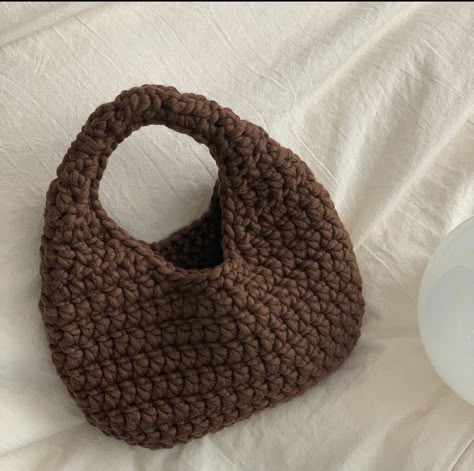 Chunky Bag Crochet, Bissness Ideas, Crochet Chunky Bag, Gift Ideas Crochet, Chunky Crochet Bag, Minimalist Crochet, Crochet Gift Ideas, Crochet Shoulder Bags, Sac Diy