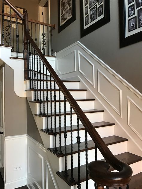 Wainscoting Ideas Staircase, Stair Wall Molding, Split Staircase Ideas, Brown Staircase, Ideas For Staircase, Banister Ideas, Old Staircase, Stairs And Hallway Ideas, Stair Paneling