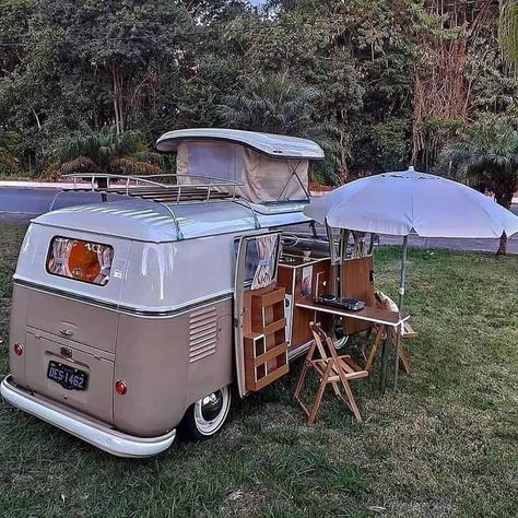 Volkswagen Bus Interior Campers, Old Volkswagen Van, Volkswagen Bus Interior, Kombi Hippie, Volkswagen Camper Van, Camper Van Life, Bus Interior, Kombi Home, Volkswagen Van