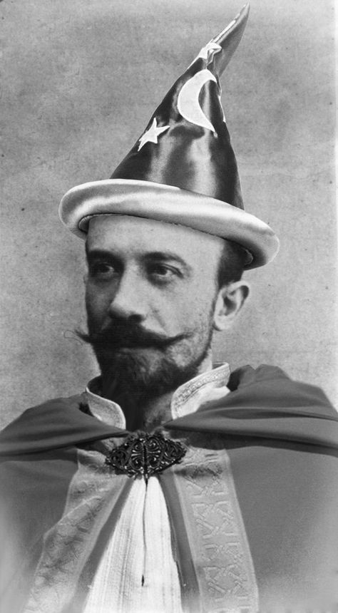 georges méliès George Melies, Night Circus, Star Crossed Lovers, Film History, Tim Burton, The Magicians, Google Images, Greek Statue, Historical Figures