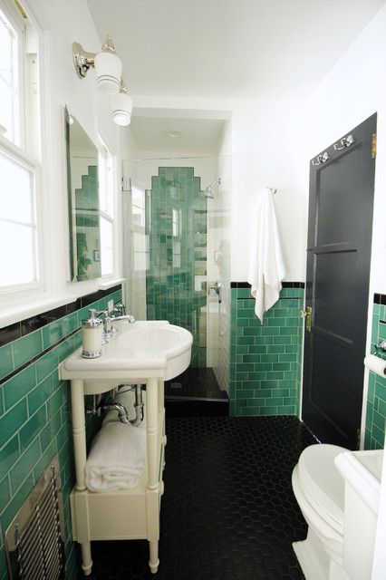 1930s Bathroom, Green Subway Tile, Vintage Style Bathroom, Green Tile Bathroom, Art Deco Bathroom, Retro Bathrooms, Deco Bathroom, Vintage Bathrooms, Upstairs Bathrooms