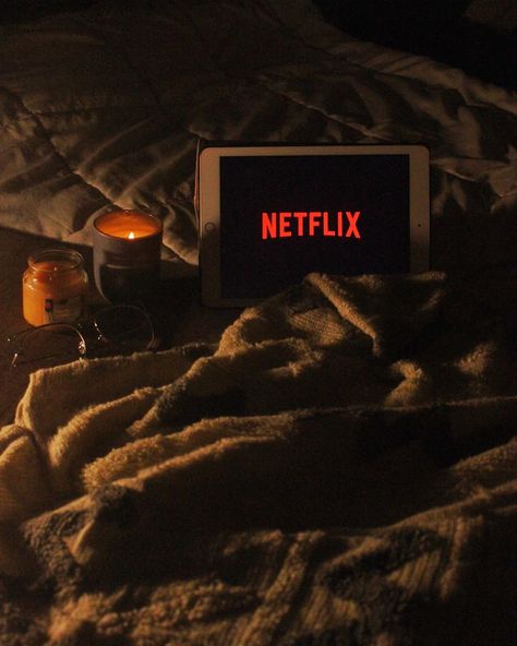 Watching Series In Bed Aesthetic, Cosy Movie Night Aesthetic, Watching Netflix Aesthetic Night, Watching Netflix In Bed, Movie Night Room, Indoor Movie Night, Gross Things, How To Help Nausea, Going Back To College