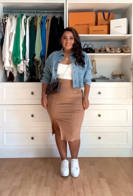 Outfit Goals Plus Size, Casual Everyday Outfits Plus Size, Casual Pencil Skirt Outfits Plus Size, Casual Brunch Outfit Midsize, California Plus Size Outfits, Sheer Cardigan Outfit Kimono Style, Casual Jeans Outfit For Work Summer, Mid Size Dinner Outfit, Modest Curvy Fashion