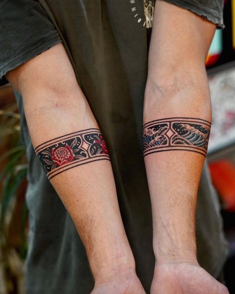 Bicep Wrap Around Tattoo Men, Yakuza Style Tattoo, Wrist Band Tattoo, Unique Wrist Tattoos, Cuff Tattoo, Forearm Band Tattoos, Band Tattoo Designs, Armband Tattoo Design, Tato Lengan