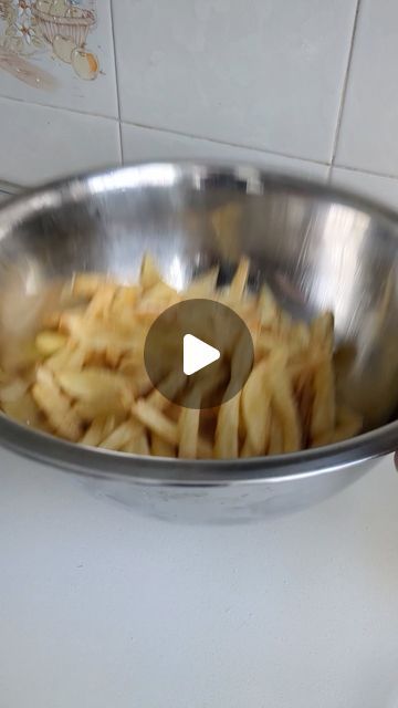 EasyCook | Simple home recepies on Instagram: "@armandococinando 
An easy way to make French fries" Make French Fries, Fried Chips, Making French Fries, Simple Home, French Fries, Simple House, Frying, Food Hacks, Baking Recipes