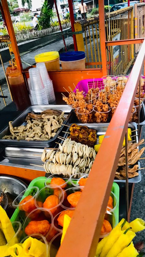 Street Food In Philippines, Pinoy Street Food Photography, Phillipines Foods, Grocery Aesthetic Philippines, Street Foods Philippines Aesthetic, Filipino Street Food Photography, Filipino Culture Aesthetic, Street Foods Philippines, Philippine Street Food