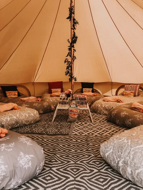 Bell Tent Sleepover Party, Aesthetic Tent Sleepover, Tent Date Night, Festival Themed Party Birthday, Aesthetic Tent, Glamping Aesthetic, Bell Tent Interior, Tent Sleepover, Slumber Party Decorations