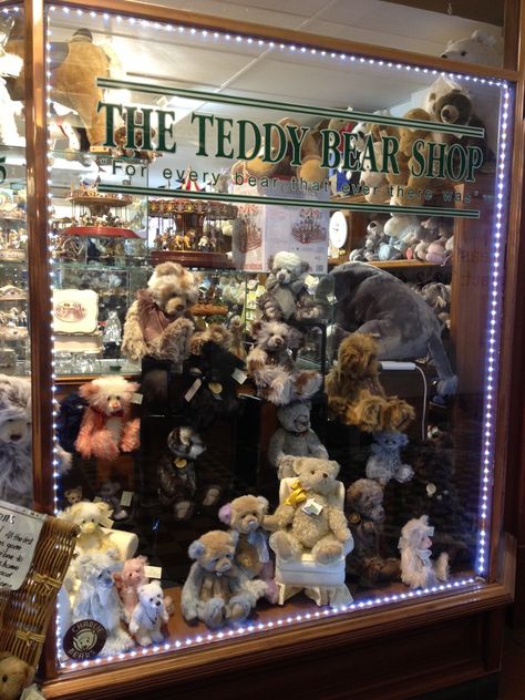 Teddy Shop, Teddy Bear Shop, Teddy Bear Hug, Old Teddy Bears, Antique Teddy Bears, Mohair Teddy Bear, Teddy Bear Pictures, Charlie Bears, Bear Shop