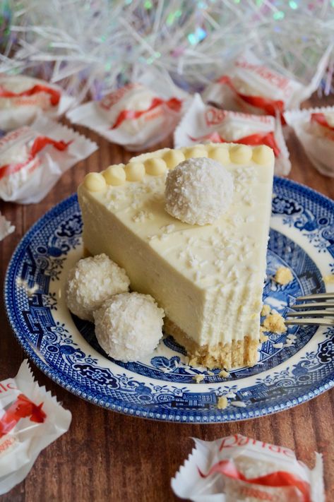 Coconut Cheesecake Recipes No Bake, Coconut White Chocolate Cake, Raffaello Cheesecake No Bake, Coconut No Bake Cheesecake, White Chocolate Coconut Cheesecake, Coconut Cheesecake Recipes, Rafaello Cheesecake, No Bake Coconut Cheesecake, Raffaello Cheesecake