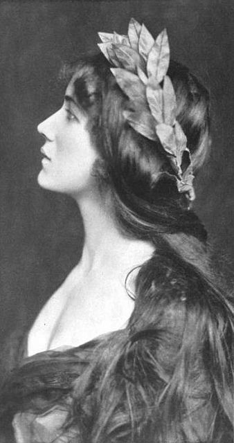 English actress, Ruth Berkeley, circa 1903 Istoria Artei, Old Portraits, 사진 촬영 포즈, Old Photography, Vintage Versace, Photo Vintage, Vintage Portraits, Vintage Vogue, Antique Photos