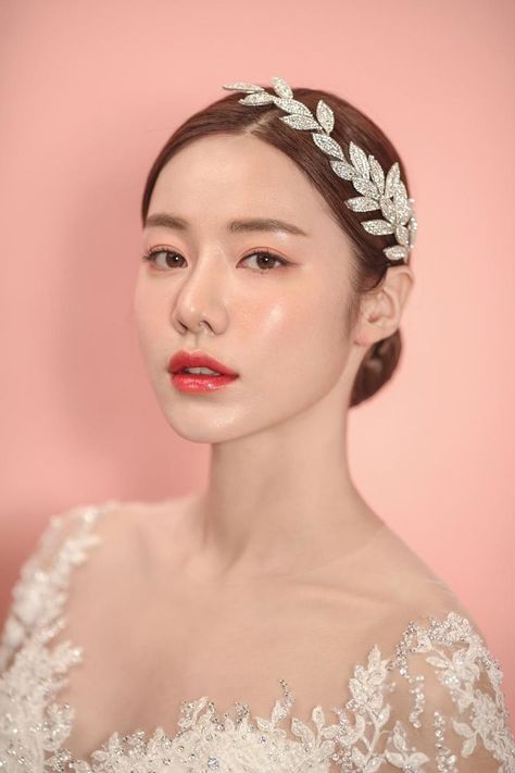 [CommissionsEarned] 87 Simple Romantic Wedding Dress Hacks You Have To See 2022 #simpleromanticweddingdress Bride Makeup Asian, Korean Wedding Makeup, Bride Makeup Natural, Makeup Korean Style, Makeup Asia, Asian Wedding Makeup, Fresh Makeup Look, Simple Wedding Makeup, Wedding Makeup Bride