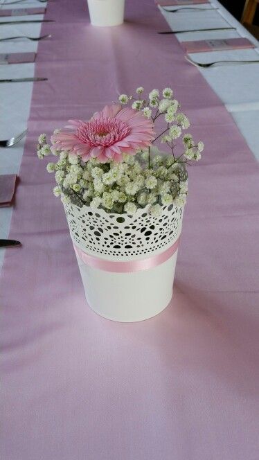 Pretty Vase, Christening Decorations, Deco Champetre, Wedding Centerpieces Diy, Diy Centerpieces, Diy Vase, Deco Floral, Baby Shower Food, Diy For Girls