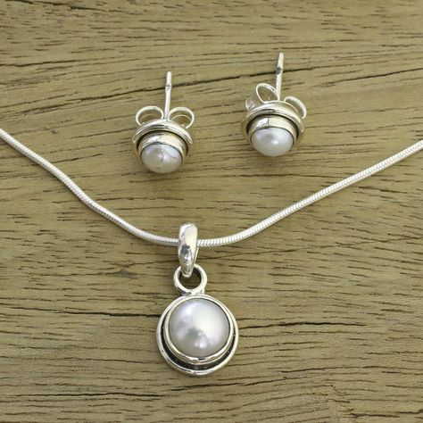 Spread Happiness! Bridal Pearl Jewelry, Silver Pearl Jewelry, Silver Jewelry Cleaner, Pearl Jewelry Set, Illustration Simple, Pearl Bridal Jewelry, Fine Silver Jewelry, Jewelry Bracelets Silver, Silver Jewelry Earrings