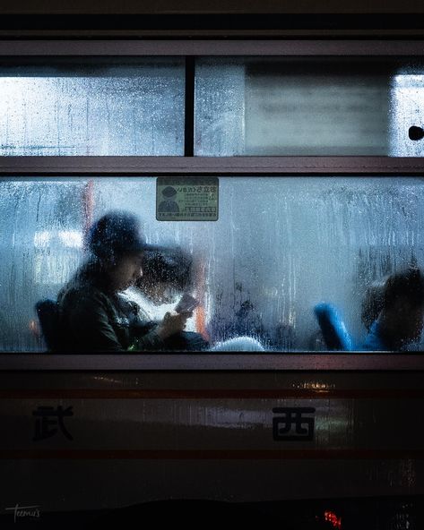 ITAP of a bus window by teemusphoto . . . . #photos #amazingworld #world #amazingphotography #amateurphotography #photography #incrediblephotos Barry Berkman, Bus Window, Rainy Window, Night Window, Bus Art, Window Photography, Bill Hader, Photography Artist, Cinematic Photography