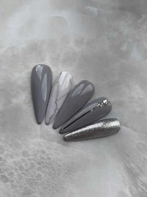 Gray Nail Ideas Acrylic, Dark Grey Nails, Winter Nail Trends, Light Gray Nails, Grey Matte Nails, Grey Nail Art, Grey Acrylic Nails, Grey Nail, Grey Nail Designs