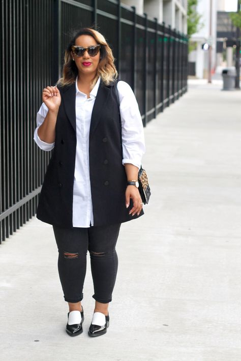 Plus Size Vest | Black and White Casual Look Plus Size Street Style, Short Plus Size Fashion, Plus Size Tips, Plus Size Fall Outfit, Look Plus Size, Plus Size Fall, Neue Outfits, Plus Size Fashion For Women, Black Women Fashion