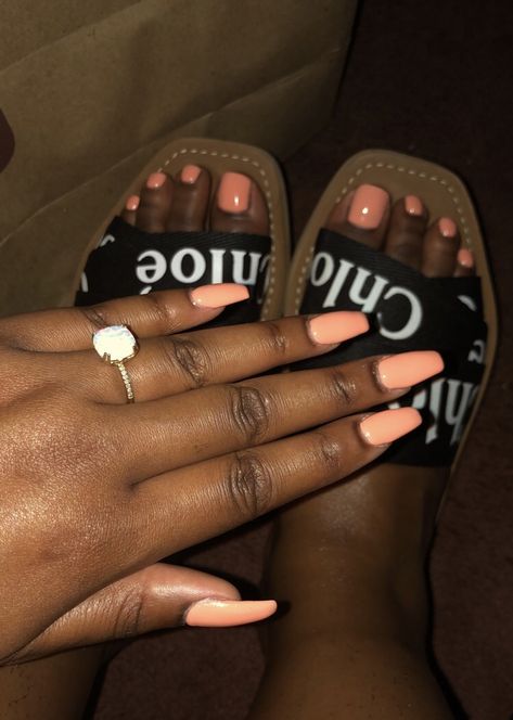 Manny Petty Ideas, Toenail And Fingernail Combos, Nail Color That Matches Everything, Matching Fingers And Toe Nails, Peach Nails On Dark Skin, Peach Toe Nails Designs, Peach Pedicure Toenails, Peach Toenails, Bright Orange Toe Nails