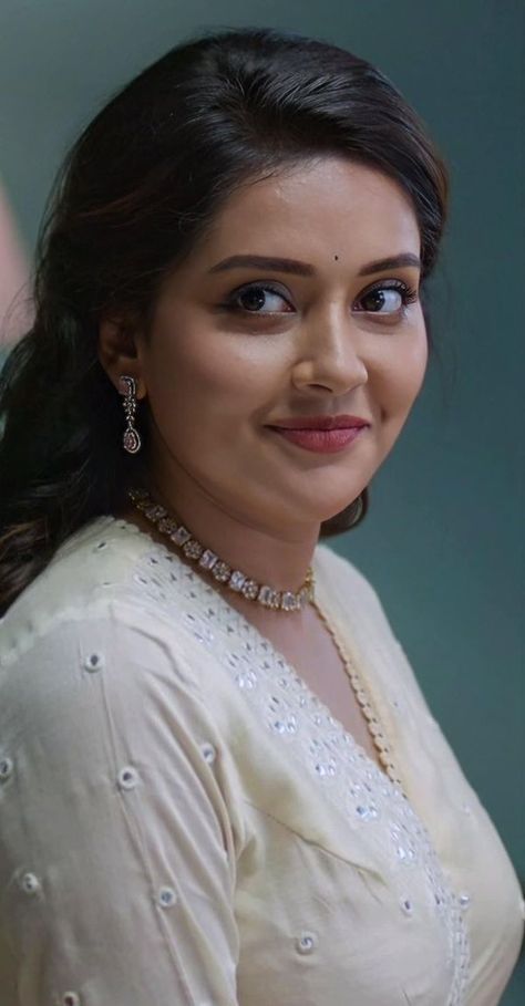 Mahima Nambiar, Celebrity Inspired Outfits, Indian Natural Beauty, Glamour Beauty, That Smile, Pretty Smile, Beauty Pictures, Move Mountains, Beautiful Smile Women