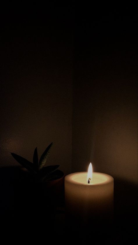 Candle Icon Aesthetic, Candle Wallpaper, Movie Night Photography, Chat Wallpaper Whatsapp, Candle Background, Moms Photography, Pic Candle, Dove Pictures, Beautiful Morning Quotes