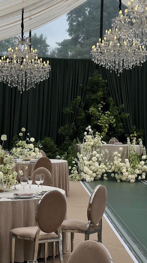 Luxury Wedding Florals, Candle Wall Wedding, Weddings Decorations Elegant Romantic, Wedding Setup, Dream Wedding Decorations, Wedding Planning Decor, Wedding Backdrop Design, Wedding Decor Style, Wedding Hall