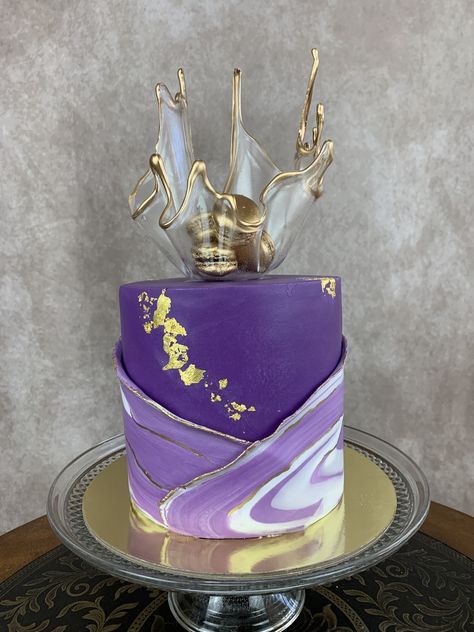 Sugar bowl on top with gold macaron’s Purple Color Cake Design, Sugar Bowl Cake Topper, Purple And Gold Cakes, Purple And Gold Birthday Cake, Purple And Gold Cake, Lavender Cakes, Gold Macaron, Purple And Gold Birthday, Purple Birthday Cake