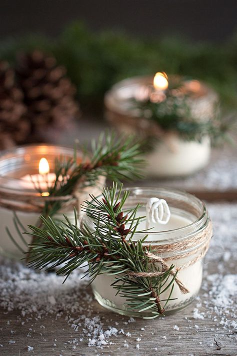 Make pine-scented candles to celebrate an upcoming winter wedding. | 19 DIY Bridal Shower Favors That Don't Suck Wedding Shower Favors Diy, Diy Keramik, Jul Diy, Soya Mumu, Winter Wedding Favors, Winter Bridal Showers, Wedding Favors And Gifts, Winter Wedding Decorations, Wedding Shower Favors