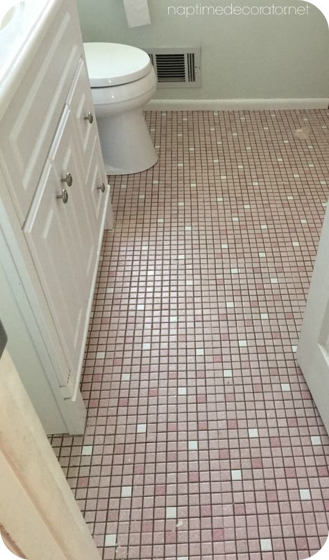 Painting Old Bathroom Tile, Old Tile Bathroom Makeover, Bathroom Floor Tile Small, Painting Ceramic Tile Floor, Painted Bathroom Floors, Pink Tile Bathroom, Pink Bathroom Tiles, Painting Bathroom Tiles, Small Bathroom Paint