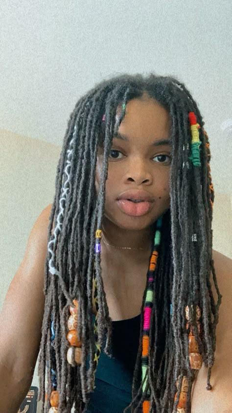 Dreads Accessories Black Women, Loc Yarn Wrap, Yarn On Locs, Loc Decoration Dreadlock Hair, Decorated Locs, Locs With Yarn, Yarn Dreadlocks, Locs With Beads, Yarn Locs