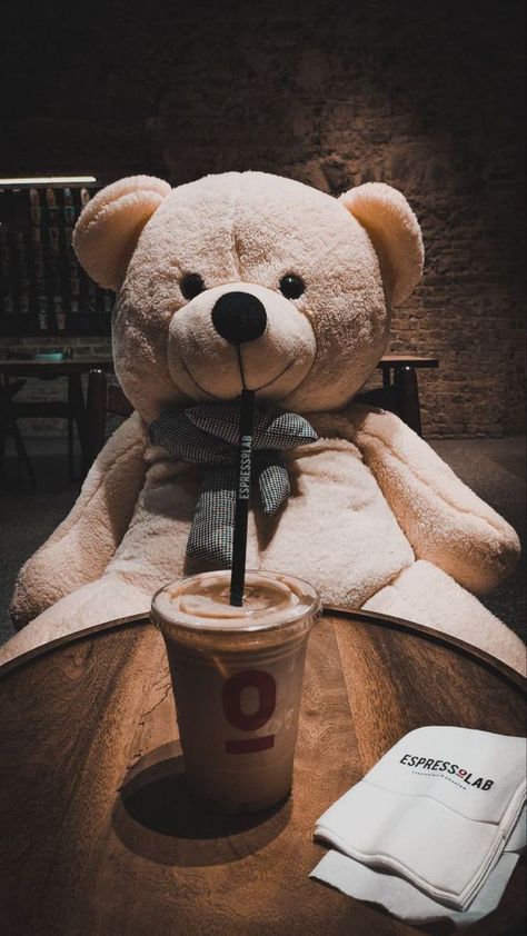 Teddy Bear Lockscreen, Cafe Story, Instagram Black Theme, Big Teddy, Teddy Bear Wallpaper, Cute Tumblr Wallpaper, Bear Pictures, Cute Emoji Wallpaper, Easy Doodle Art