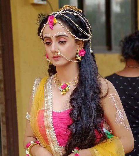 Radha Serial Images, Zalak Desai As Rukmini, Haldi Hairstyle, Radha Look, Narayan Laxmi, Gopi Dots, Radha Photo, Radhakrishna Images, Zalak Desai