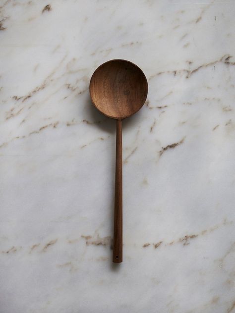 Wooden Ladle, Hand Carved Wooden Spoons, Wooden Cutlery, Primitive Design, Wood Joints, Ladles, Wood Spoon, Wooden Stools, Functional Kitchen